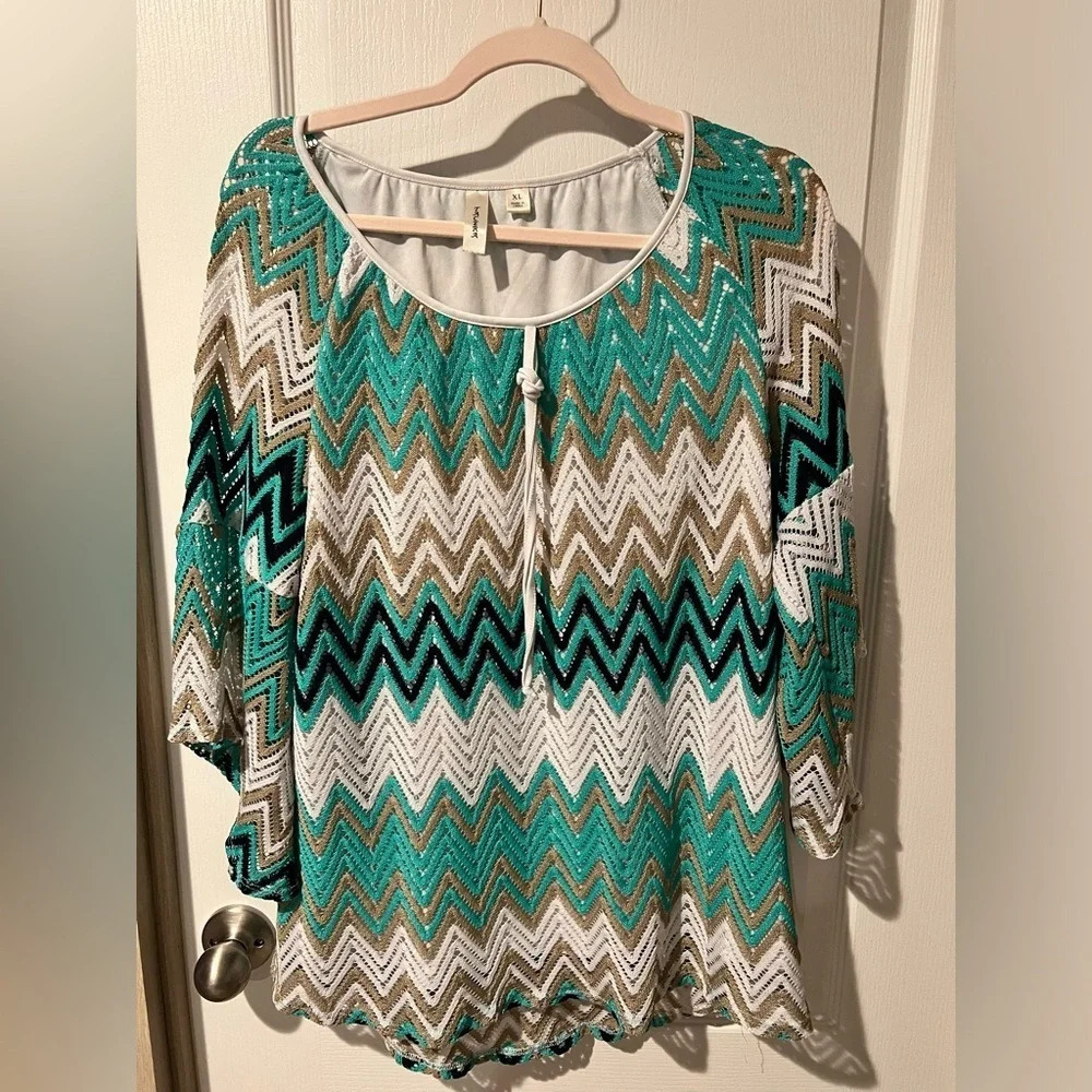 Tacera Xl teal, tan, white, black fully lined top XL